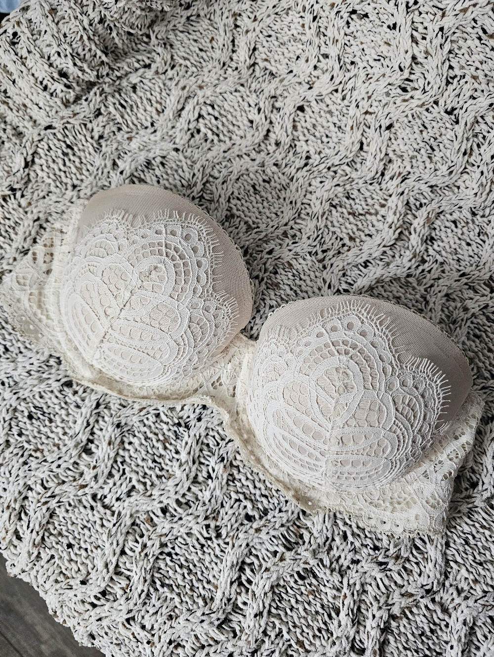 Coconut White Lace Strapless Bra